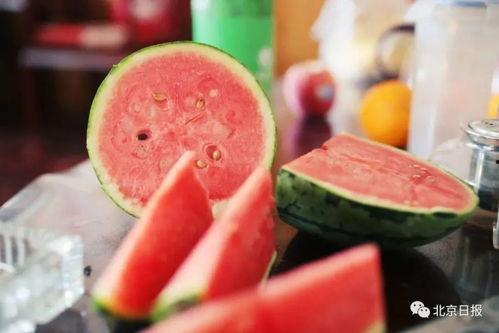 武汉女子吃瓜事件,一场网络热议的真相探寻