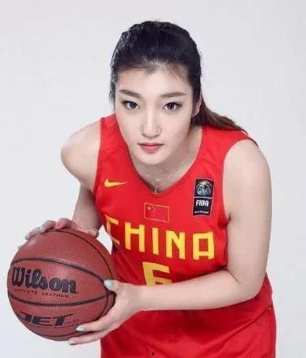 中国女篮李梦吃瓜事件,揭秘中国女篮队员的社交圈争议