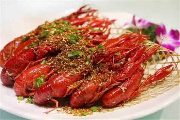 莱芜吃瓜事件炒龙虾